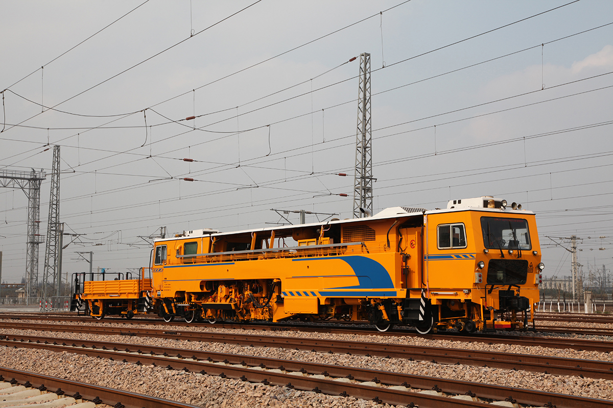 DCL-32連續(xù)走行搗固車(chē)系列油缸